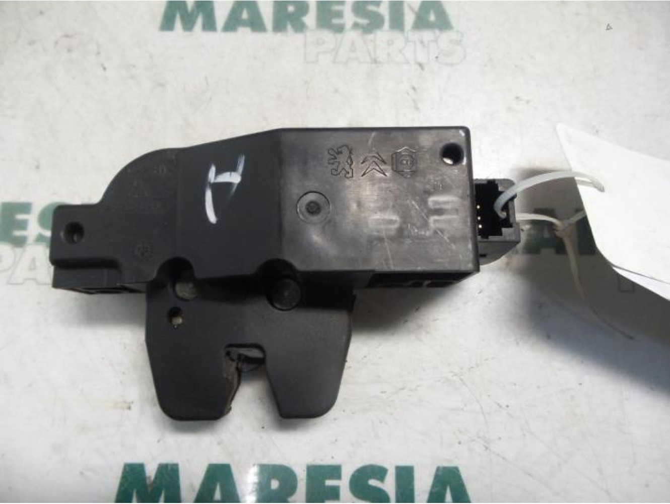 Citroen - C2 - Tailgate lock mechanism