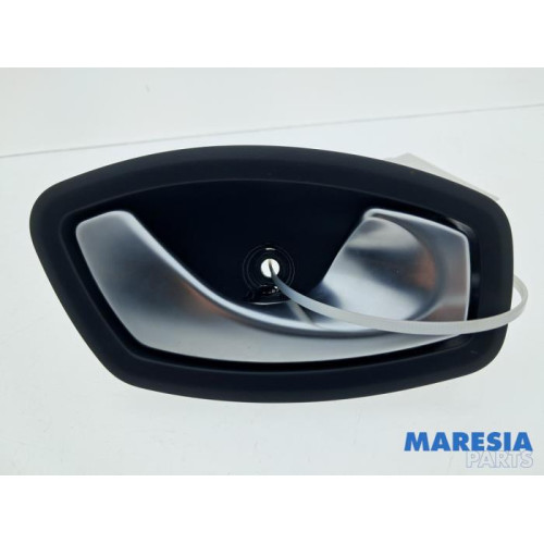 Renault - Captur - Poignée portière 4portes arrière droite