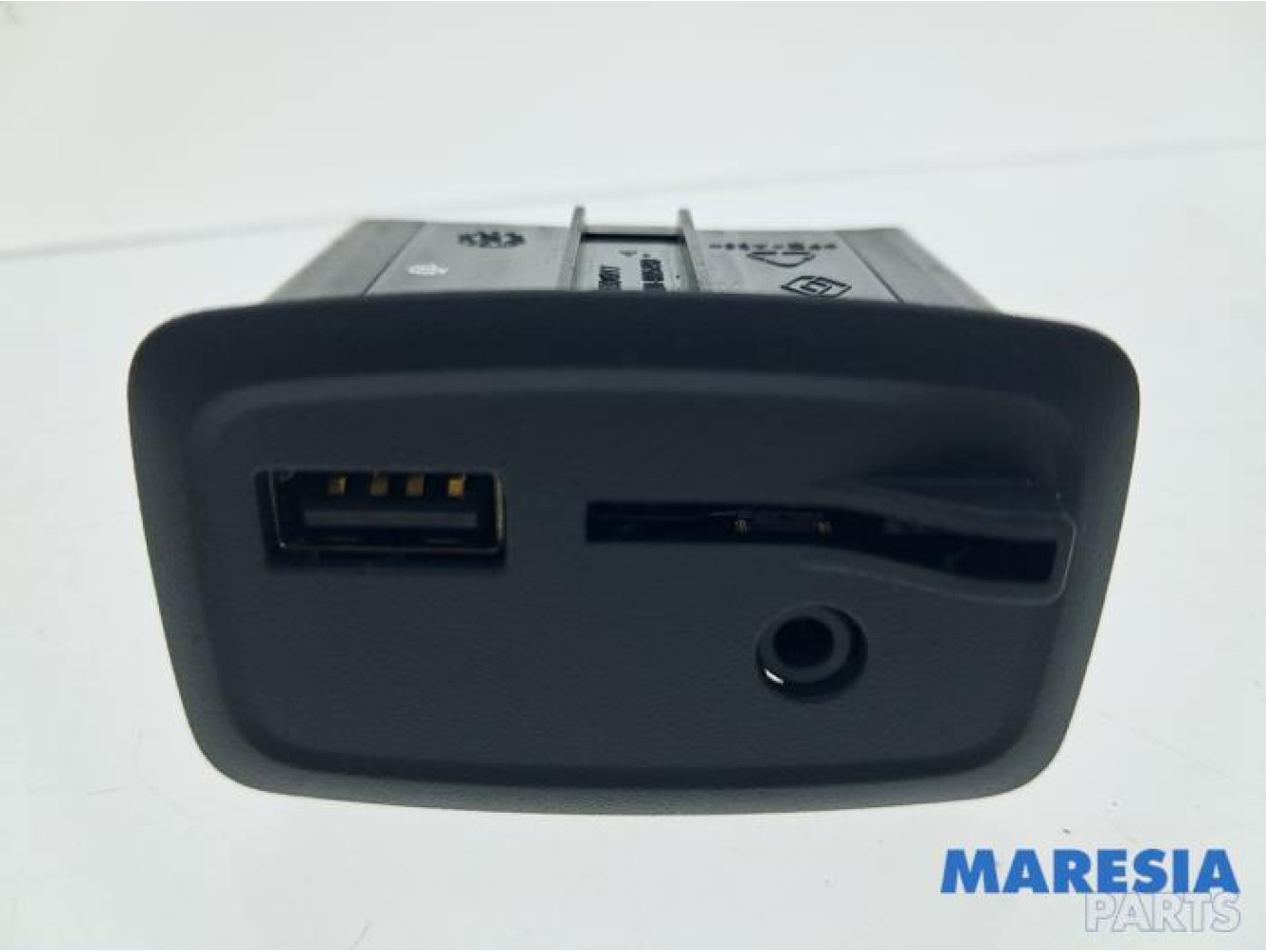 Renault - Captur - AUX / USB connection