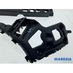 Renault - Captur - Stoßstangenstütze mitte hinten