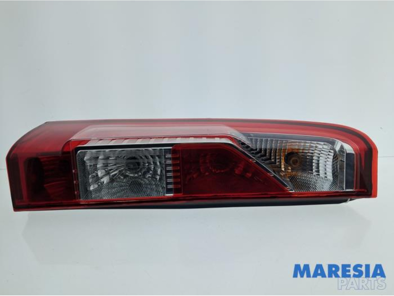 Renault - Master - Achterlicht links