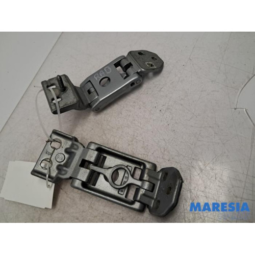 Renault - Master - Charnière porte arrière droite