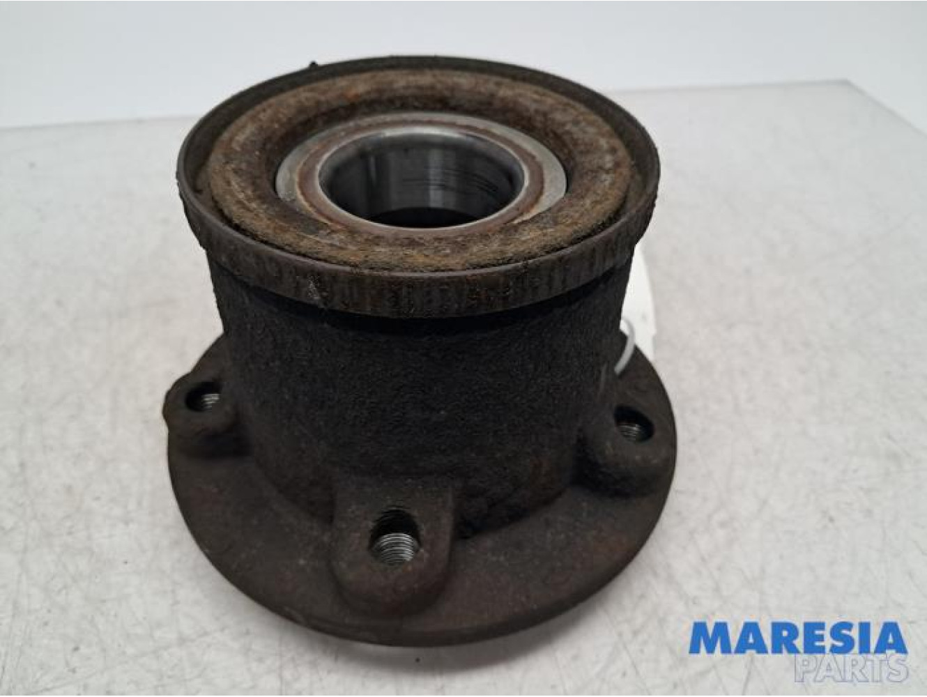 Renault - Master - Wielnaaf achter