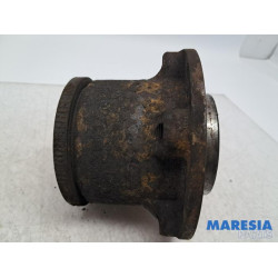 Renault - Master - Wielnaaf achter