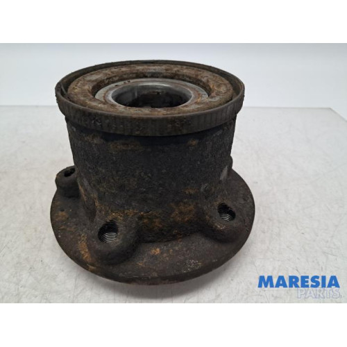 Renault - Master - Wielnaaf achter