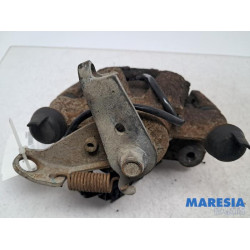 Renault - Master - Remklauw (Tang) rechts-achter