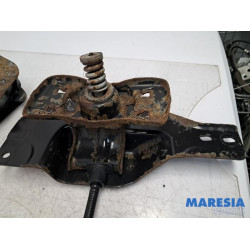 Renault - Master - Mécanique de levage roue de secours