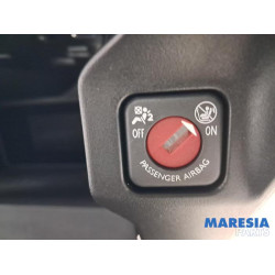 Opel - Mokka - Dashboardkastje