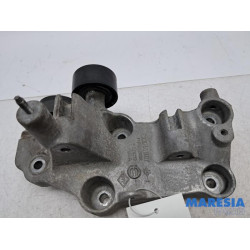 Renault - Master - Dynamosteun onder