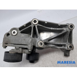 Renault - Master - Dynamosteun onder