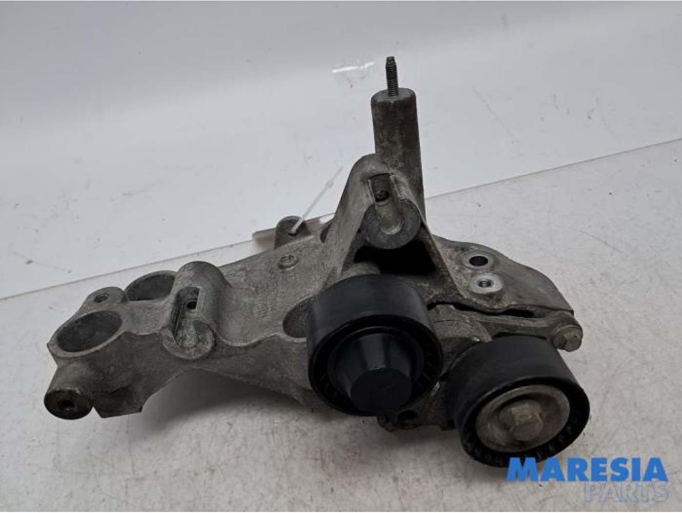 Renault - Master - Dynamosteun onder