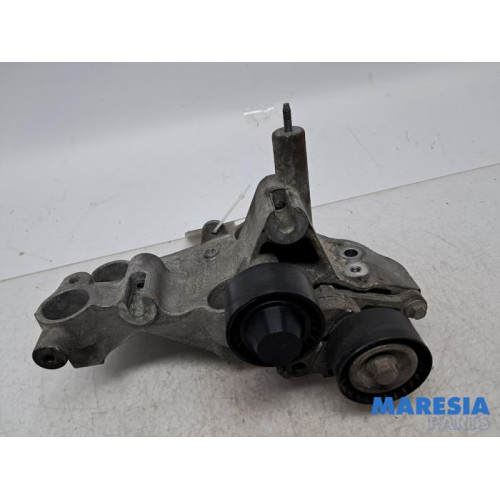 Renault - Master - Dynamosteun onder