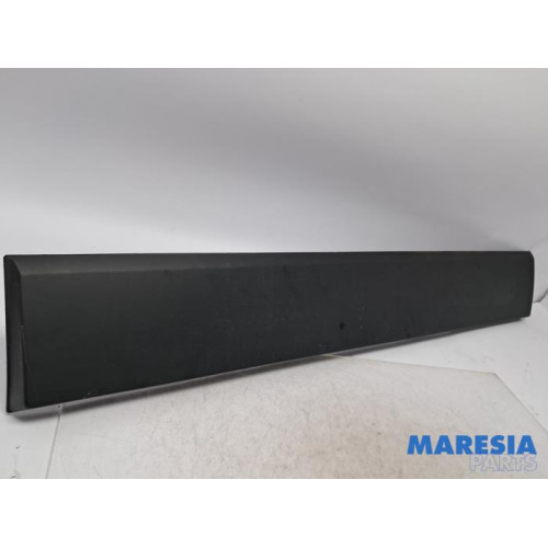 Renault - Trafic - Decorative strip
