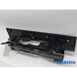 Renault - Trafic - Achterlichtrand rechts