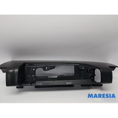 Renault - Trafic - Bord feu arrière gauche