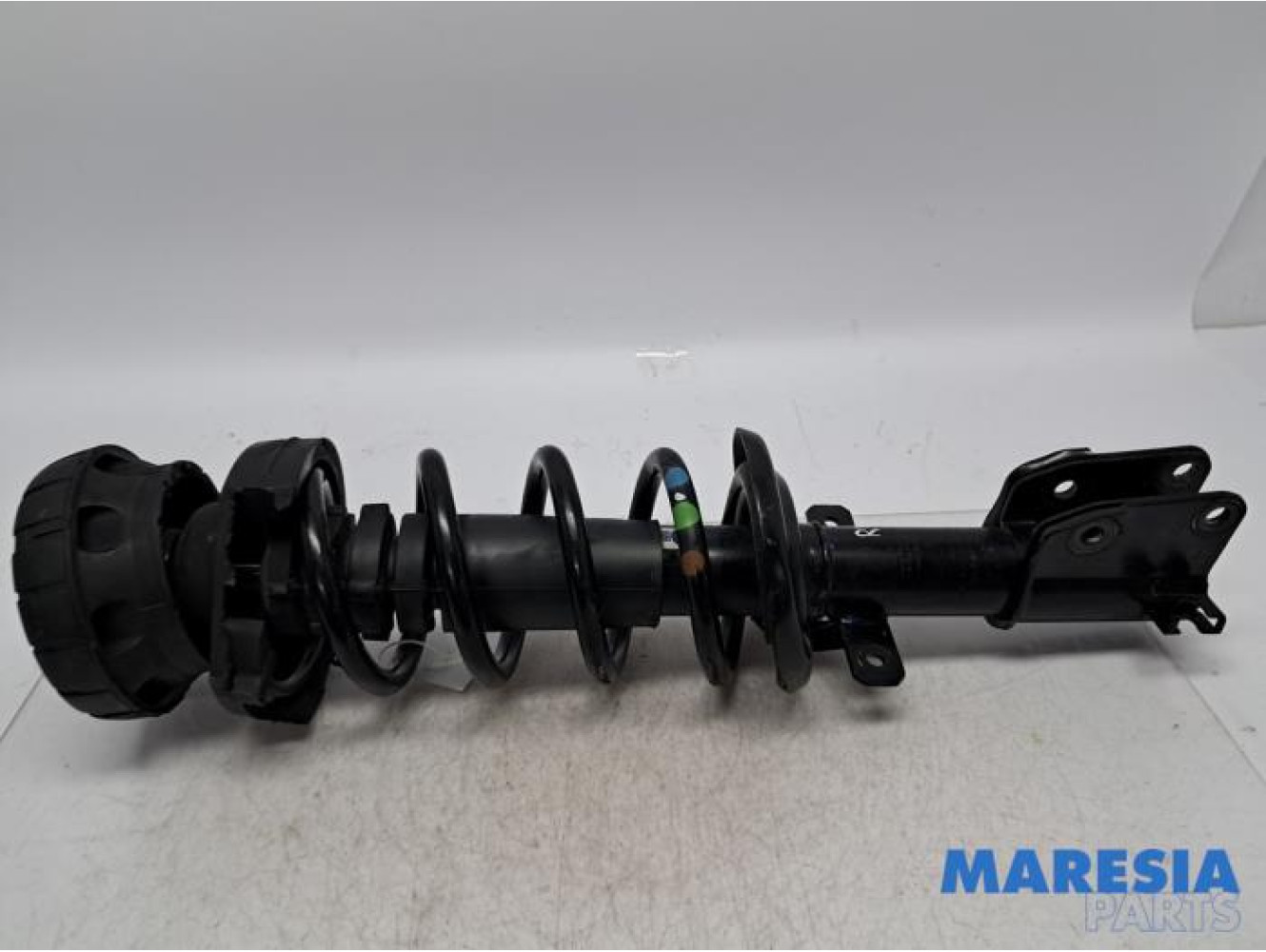 Renault - Trafic - Front shock absorber rod, right