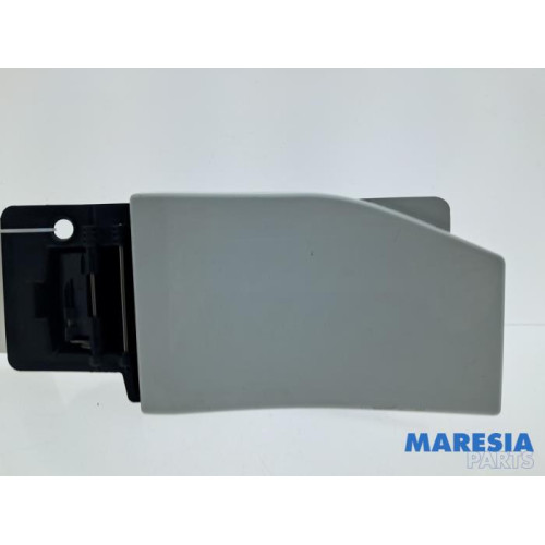 Renault - Trafic - Tank Klep