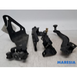 Renault - Trafic - Schuifdeurrol rechts