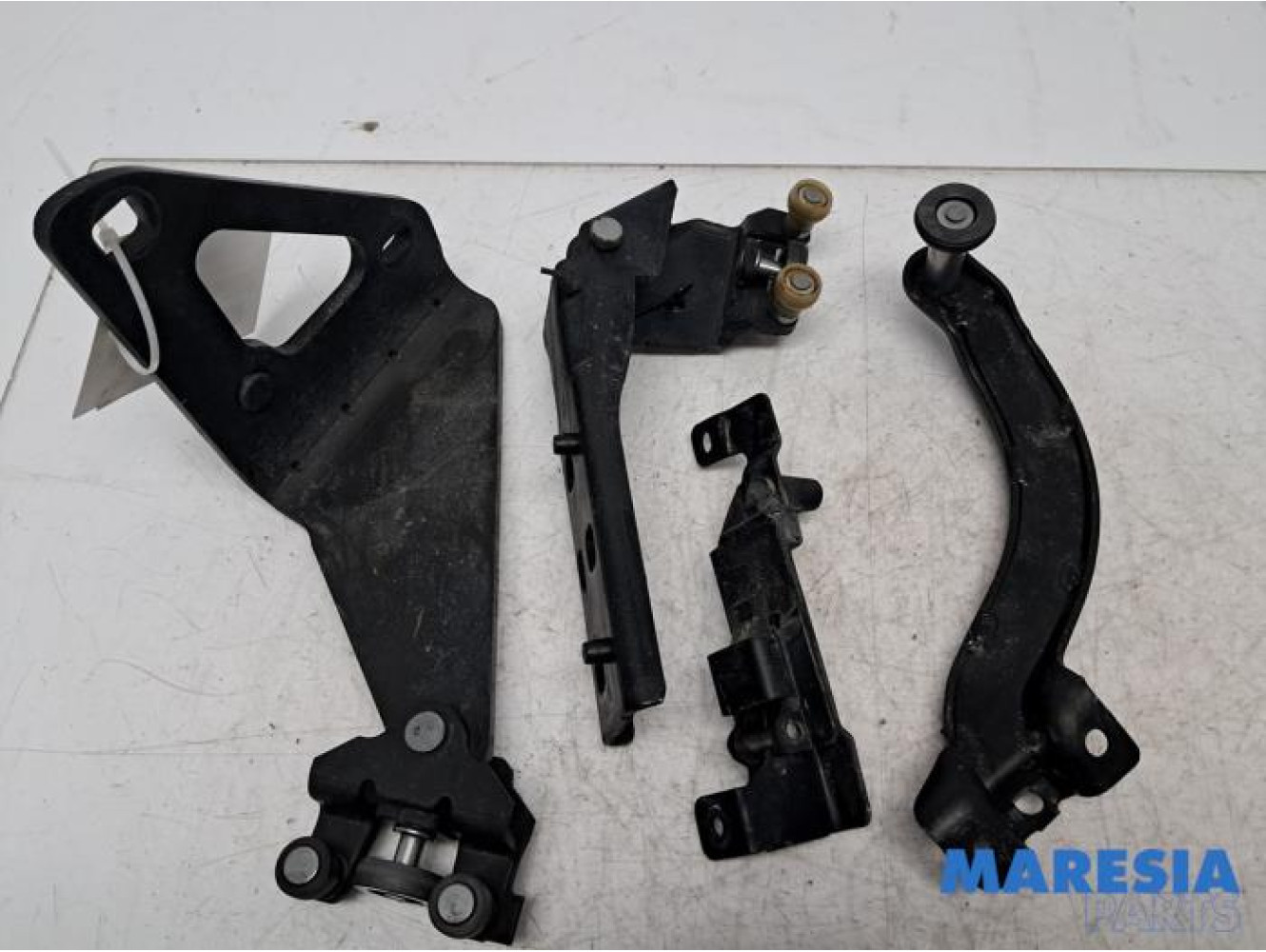 Renault - Trafic - Schuifdeurrol rechts