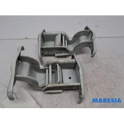 Renault - Trafic - Scharnier deur rechts-achter