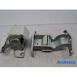 Renault - Trafic - Scharnier deur rechts-achter