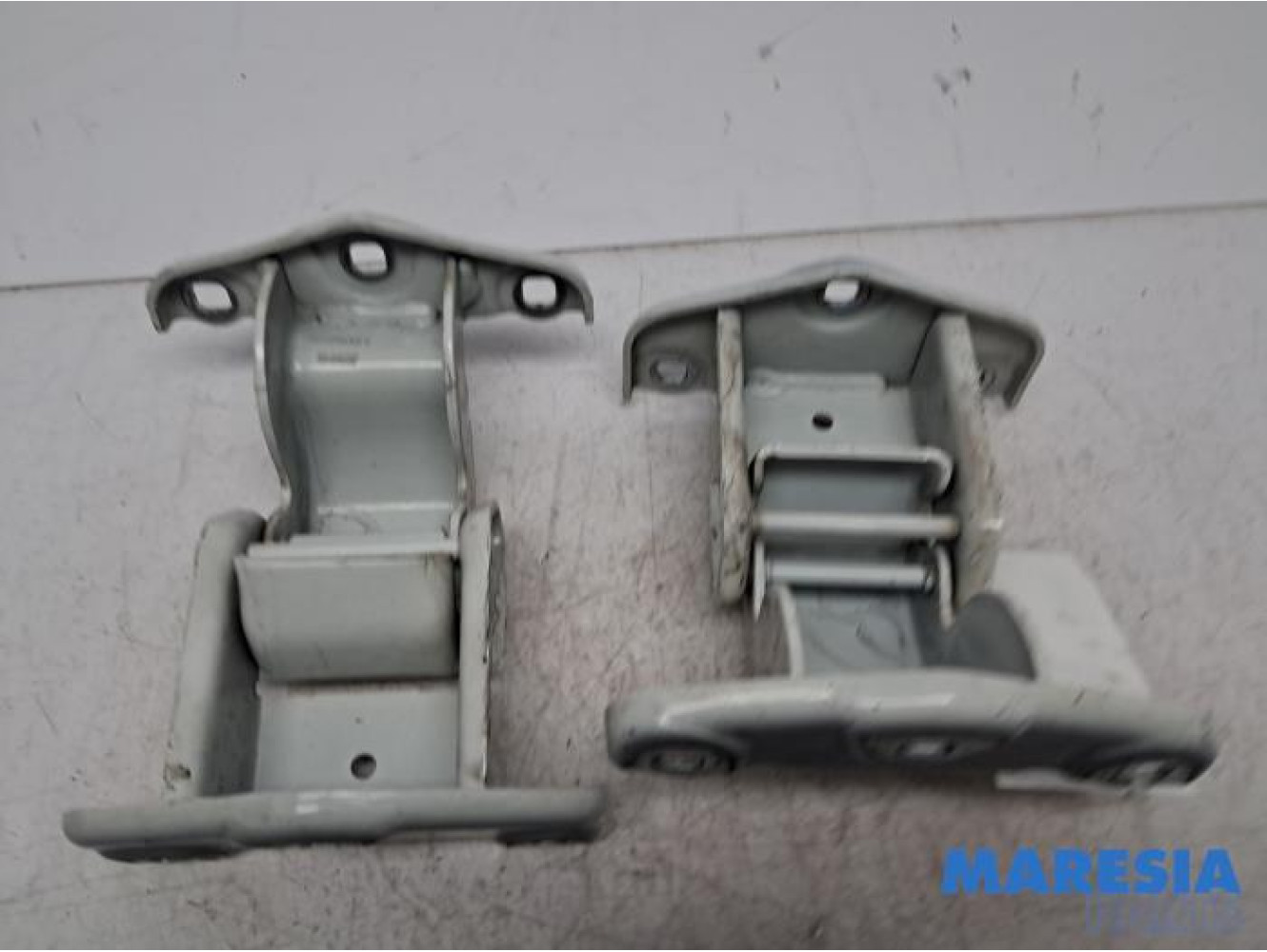 Renault - Trafic - Scharnier deur rechts-achter