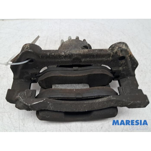 Renault - Trafic - Remklauw (Tang) rechts-voor