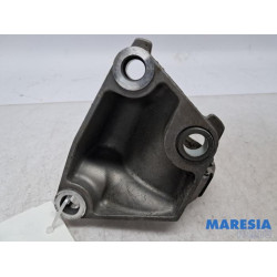 Renault - Captur - Motorsteun