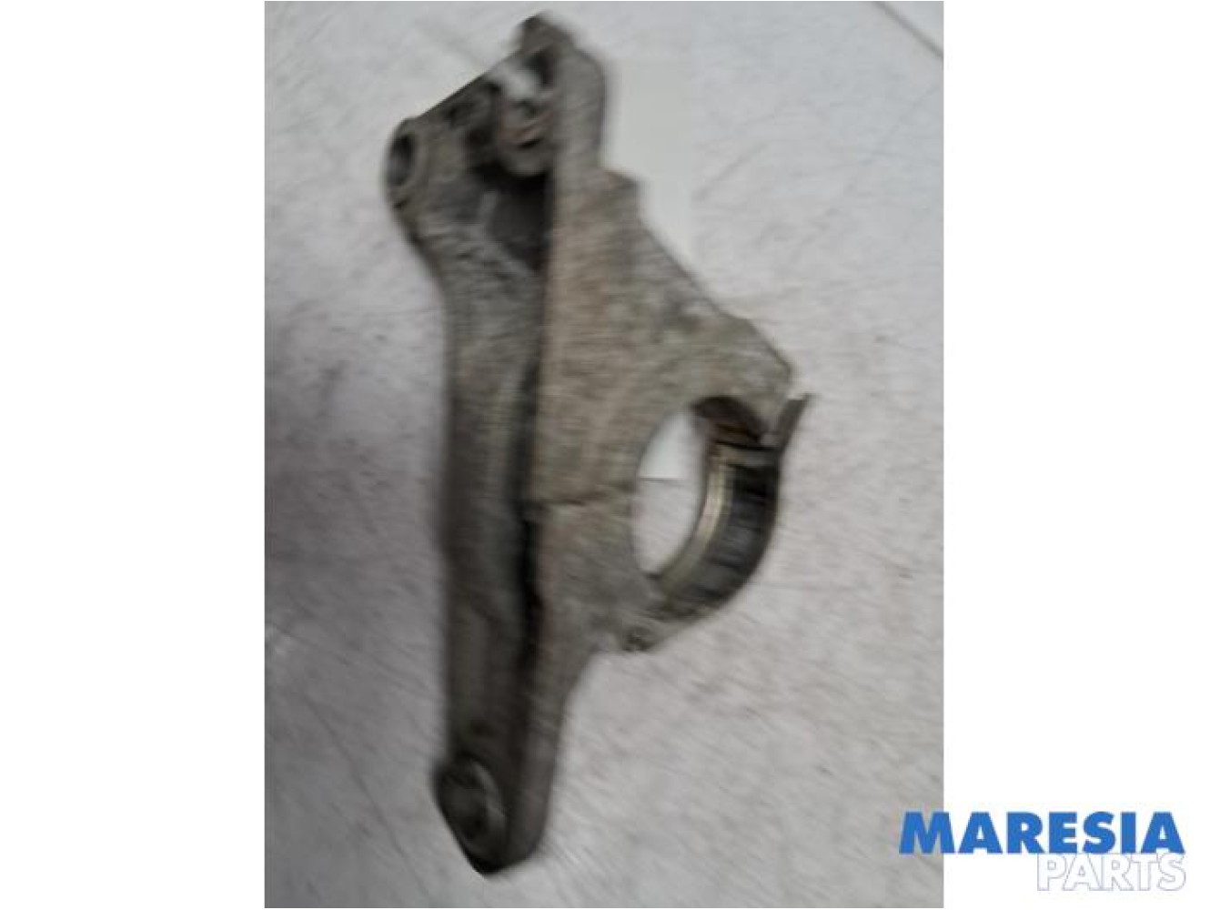 Renault - Trafic - Motorsteun