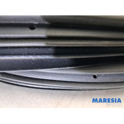 Renault - Trafic - Joint caoutchouc portière 2portes gauche