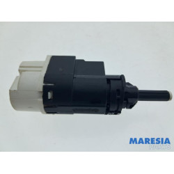 Renault - Captur - Panic lighting switch