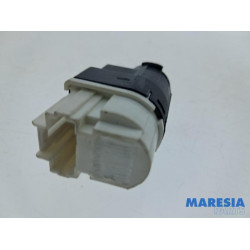 Renault - Captur - Panic lighting switch