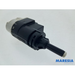 Renault - Captur - Panic lighting switch