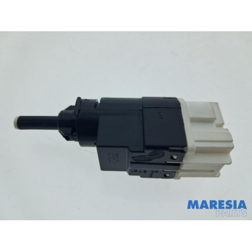 Renault - Captur - Panic lighting switch