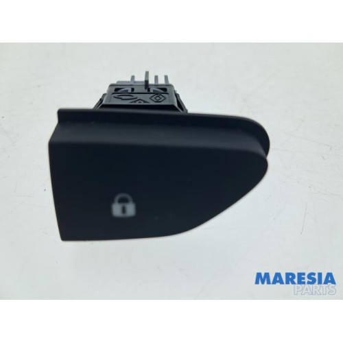 Renault - Captur - Central locking switch