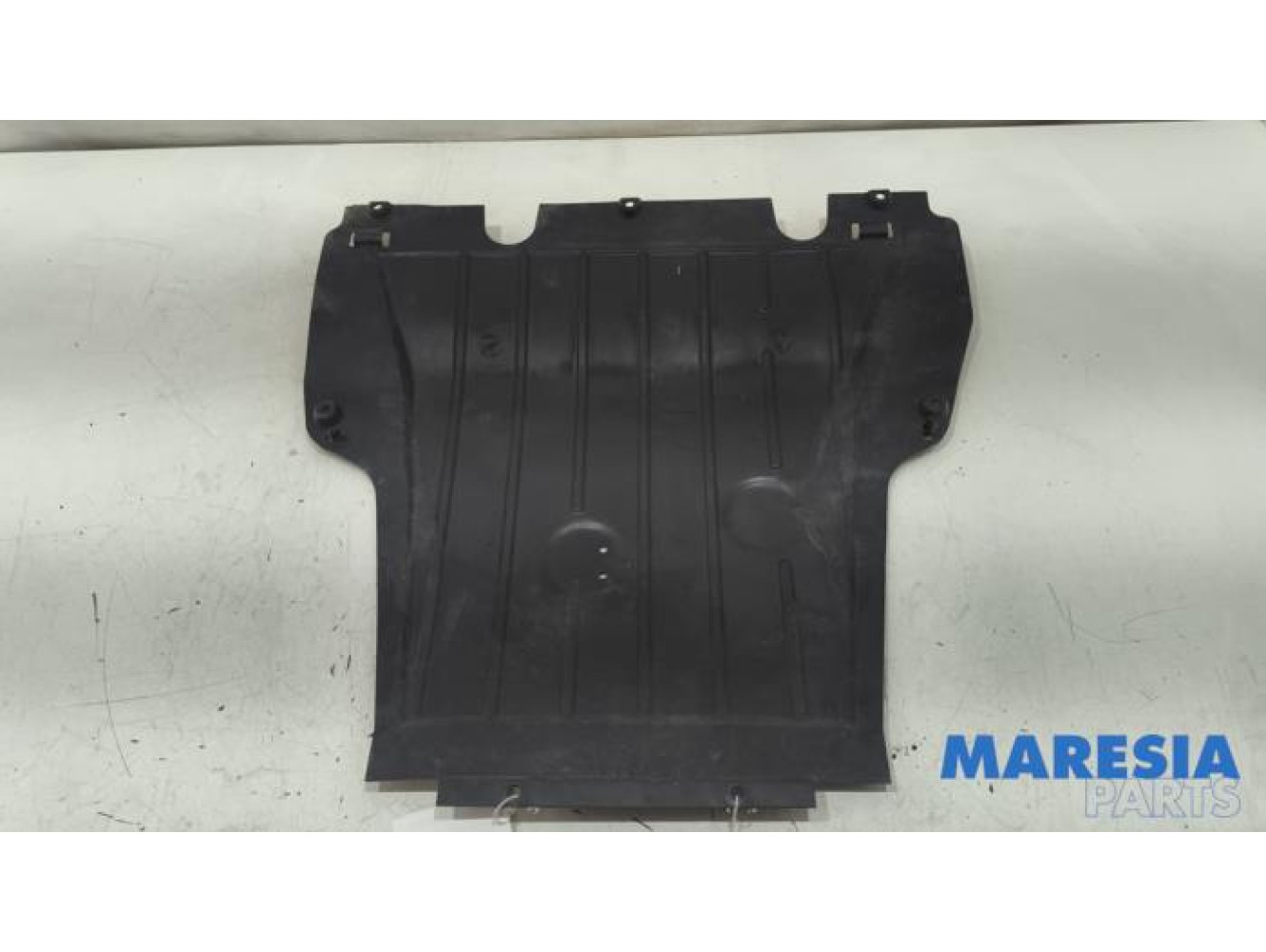 Renault - Captur - Engine protection panel