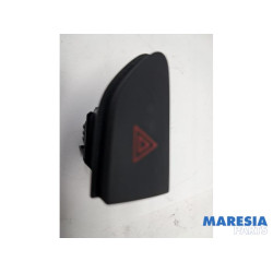 Renault - Captur - Brake light switch
