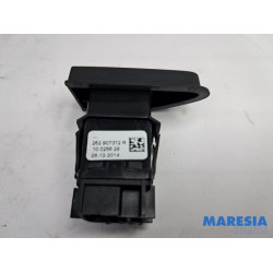 Renault - Captur - Brake light switch