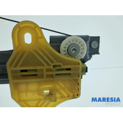 Renault - Captur - Rear door window mechanism 4-door, right