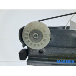 Renault - Captur - Rear door window mechanism 4-door, right