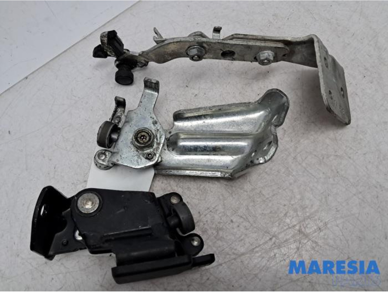 Peugeot - Boxer - Sliding door roller, right