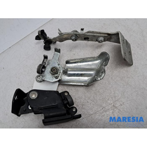 Peugeot - Boxer - Sliding door roller, right