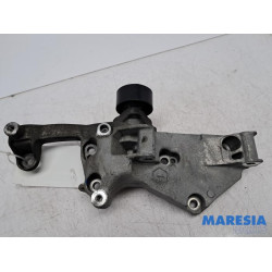 Citroen - C4 Grand Picasso - Alternator upper bracket