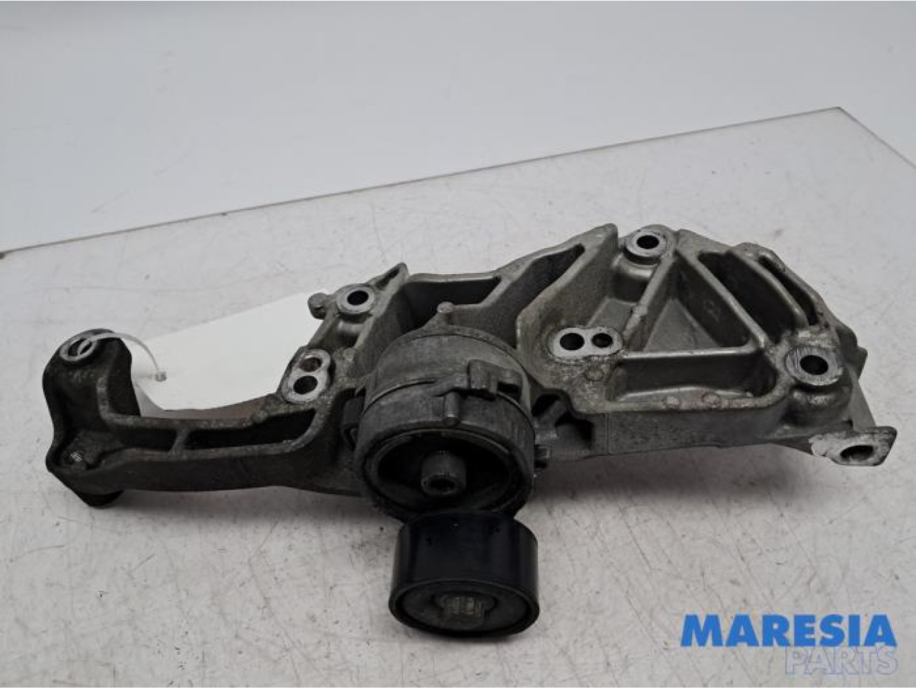 Citroen - C4 Grand Picasso - Alternator upper bracket