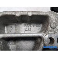 Citroen - C4 Grand Picasso - Alternator upper bracket