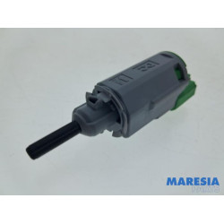 Renault - Twingo - Brake light switch