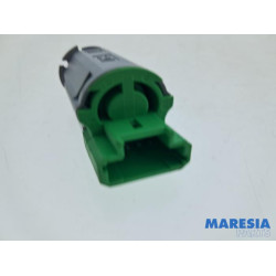 Renault - Twingo - Brake light switch