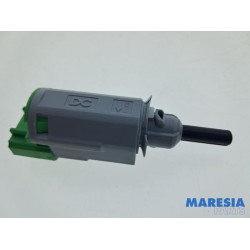 Renault - Twingo - Brake light switch