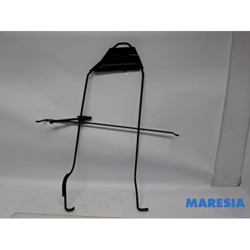 Citroen - Jumpy - Spare wheel mechanism