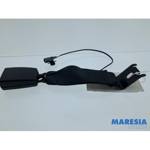 Renault - Twingo - Insertion ceinture de sécurité arrière droite